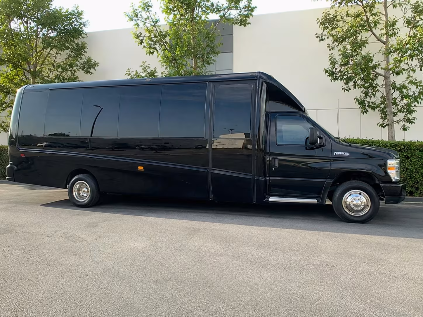 columbia 18 passenger minibus rental