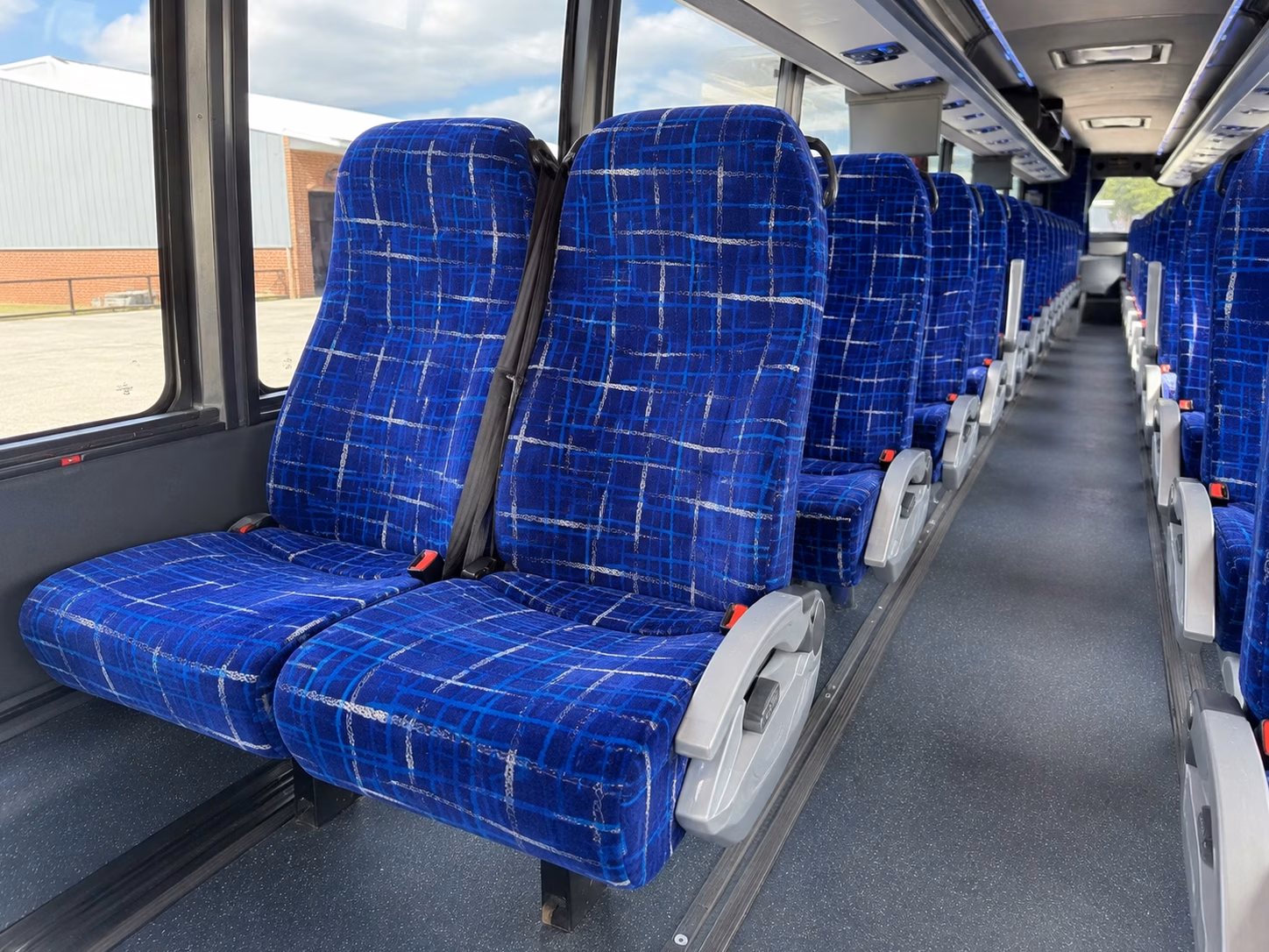 how where and when you re traveling affects your columbia bus rental rate
